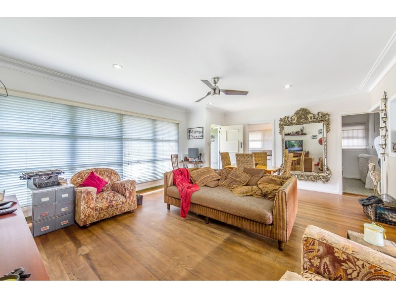 8 Armstrong St, Clontarf QLD 4019