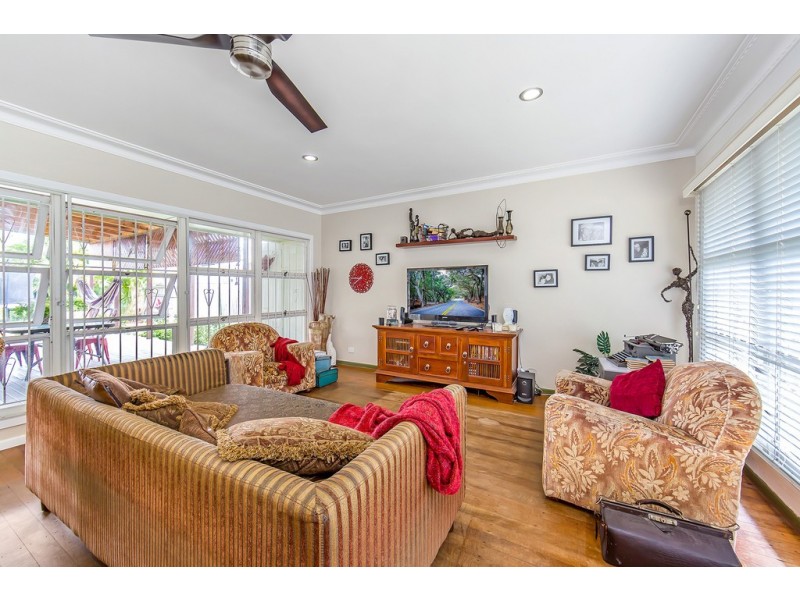 8 Armstrong St, Clontarf QLD 4019