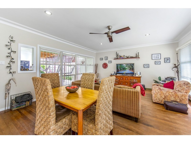 8 Armstrong St, Clontarf QLD 4019