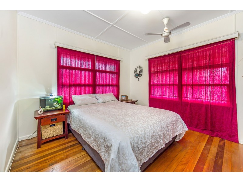 8 Armstrong St, Clontarf QLD 4019
