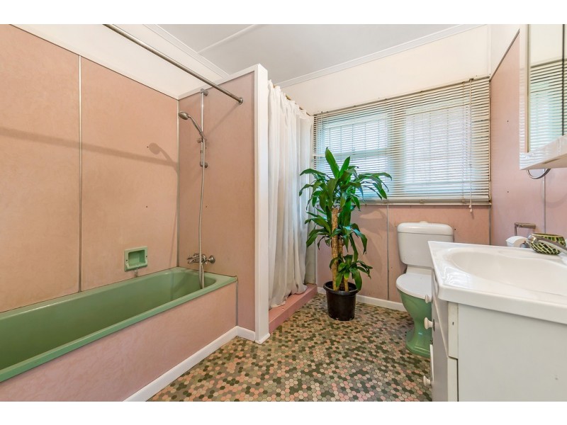8 Armstrong St, Clontarf QLD 4019