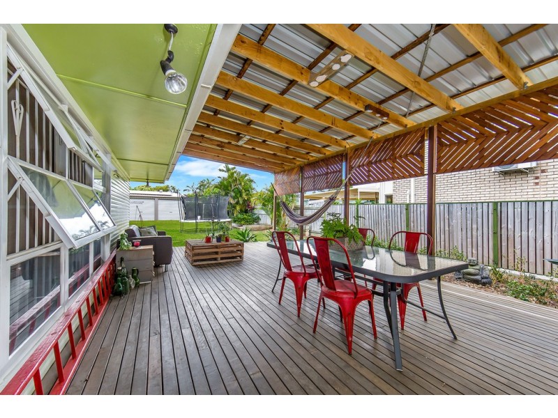 8 Armstrong St, Clontarf QLD 4019
