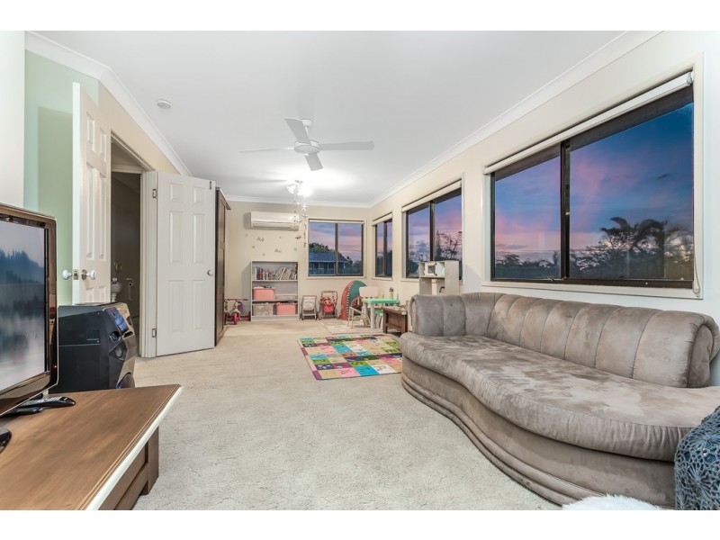 19 Pinewood Street, Redcliffe QLD 4020
