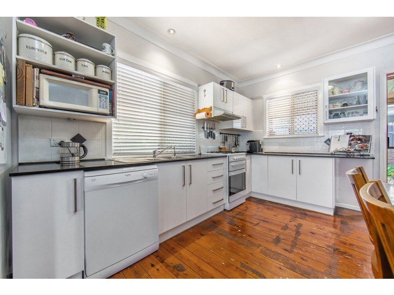 64 Sutton St, Redcliffe QLD 4020