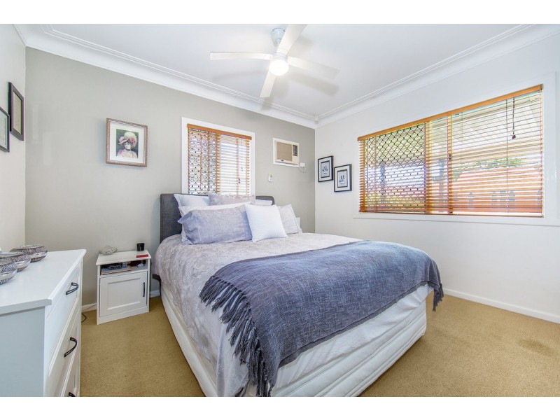 64 Sutton St, Redcliffe QLD 4020