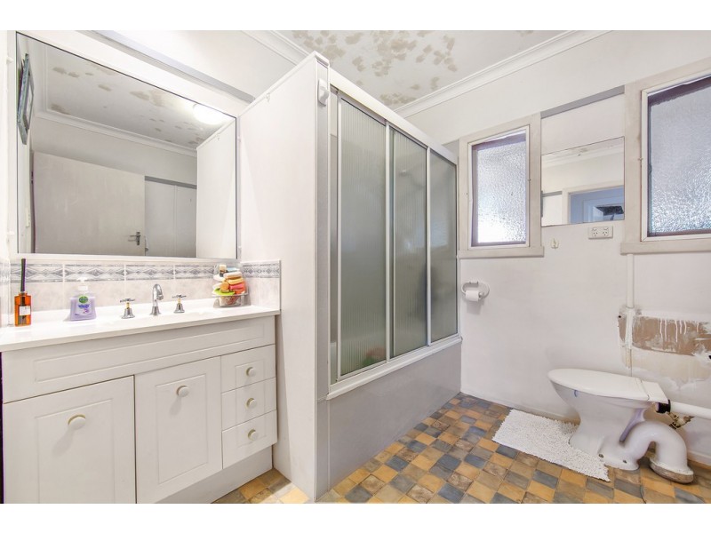 64 Sutton St, Redcliffe QLD 4020