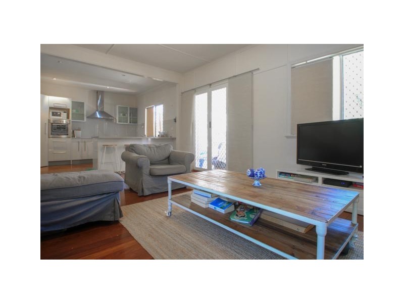 54 Bell St, Clontarf QLD 4019