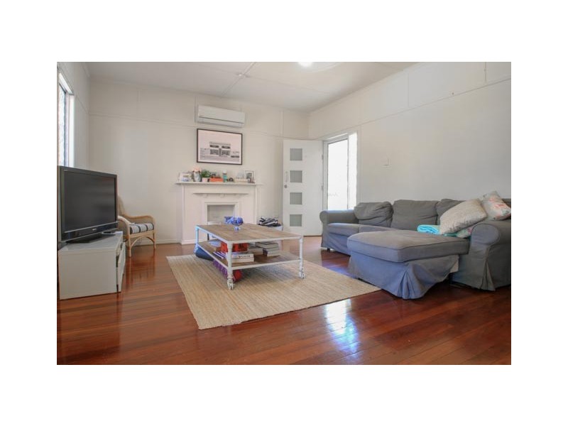 54 Bell St, Clontarf QLD 4019