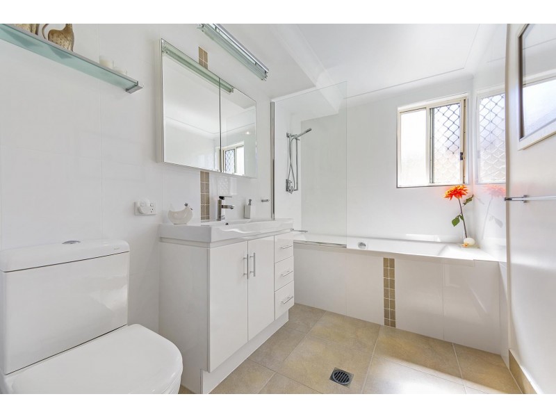 73 Kate St, Woody Point QLD 4019