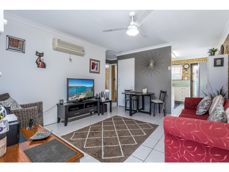 2/51 Ellen St, Woody Point QLD 4019