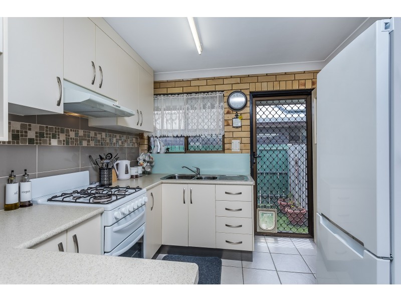 2/51 Ellen St, Woody Point QLD 4019
