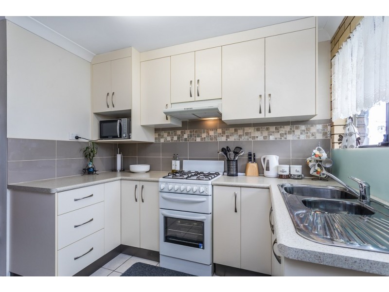 2/51 Ellen St, Woody Point QLD 4019