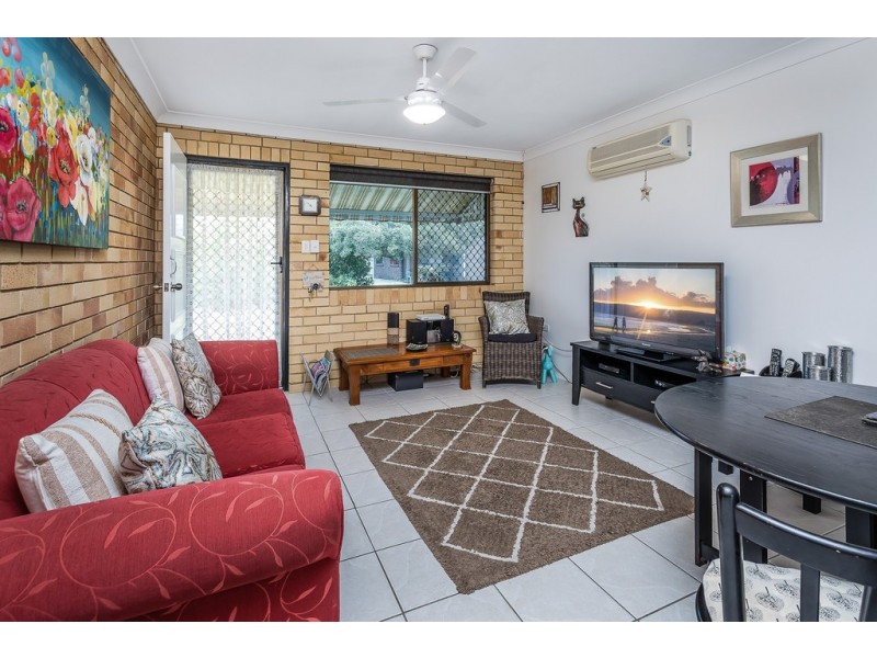 2/51 Ellen St, Woody Point QLD 4019