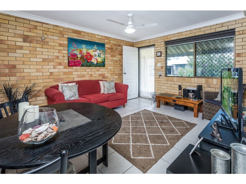 2/51 Ellen St, Woody Point QLD 4019