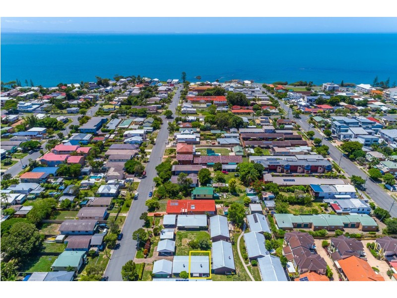 2/51 Ellen St, Woody Point QLD 4019