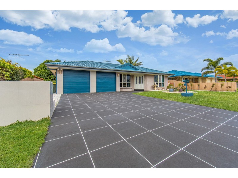 33 Xanadu Cres, Rothwell QLD 4022