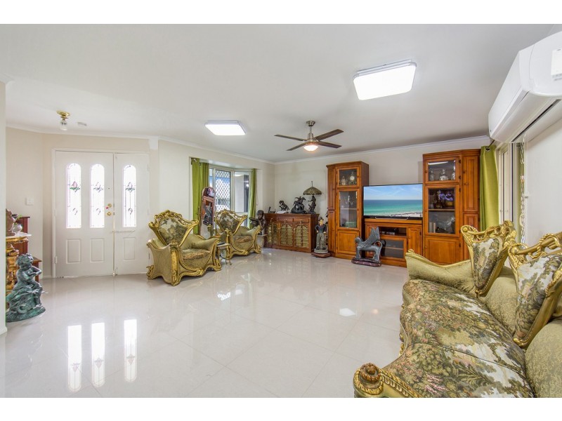 33 Xanadu Cres, Rothwell QLD 4022