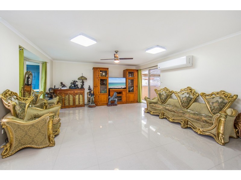 33 Xanadu Cres, Rothwell QLD 4022