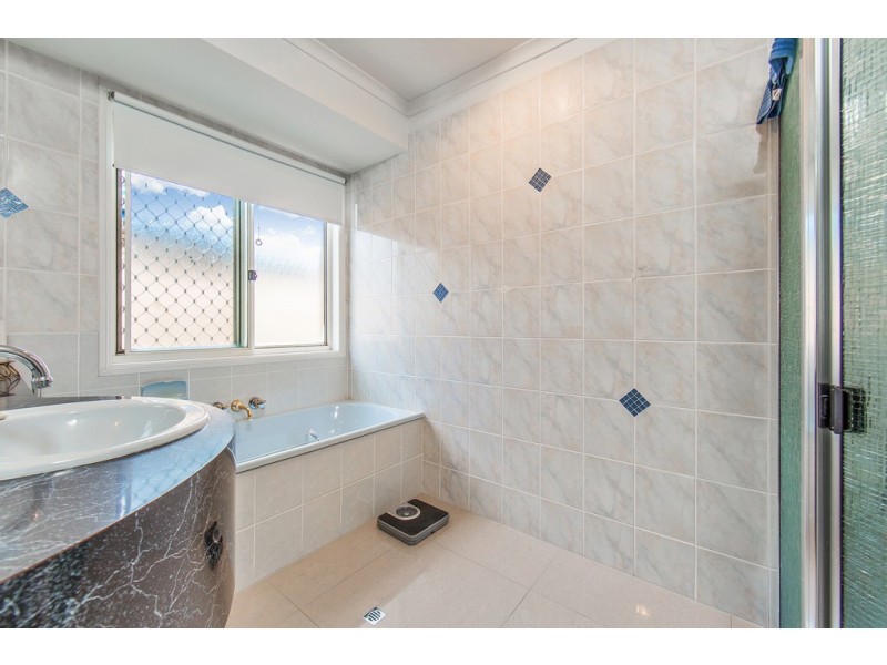 33 Xanadu Cres, Rothwell QLD 4022