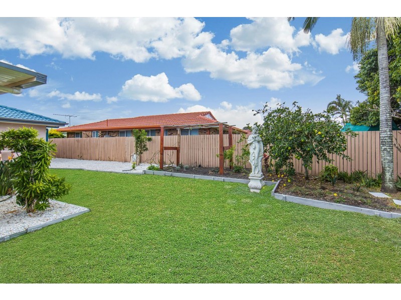 33 Xanadu Cres, Rothwell QLD 4022