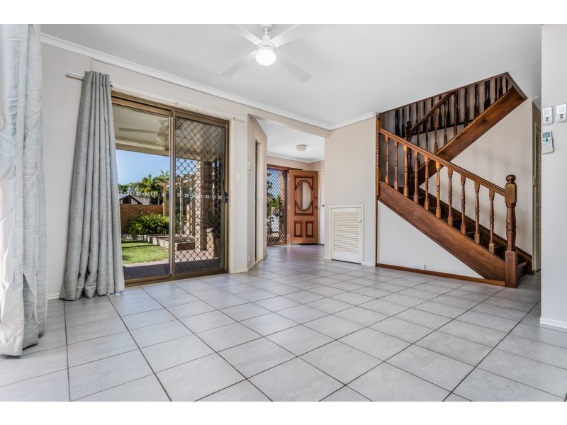 7 Banksia Crt, Rothwell QLD 4022