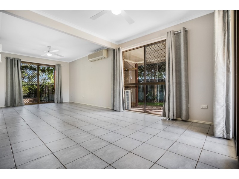 7 Banksia Crt, Rothwell QLD 4022