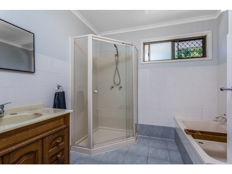 7 Banksia Crt, Rothwell QLD 4022