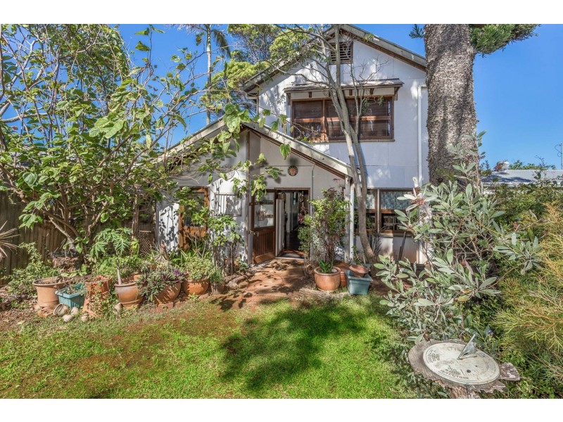 89 Flinders Pde, Scarborough QLD 4020