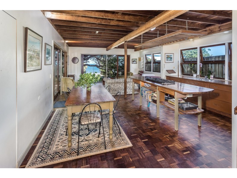 89 Flinders Pde, Scarborough QLD 4020