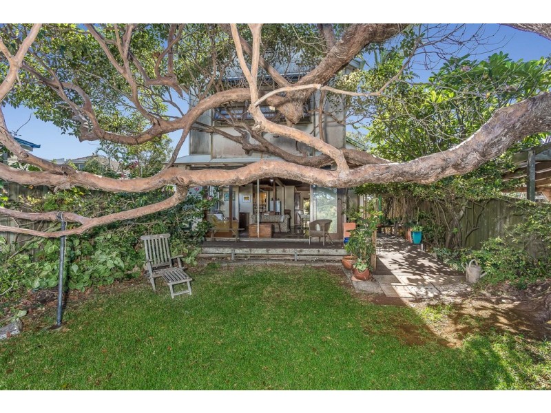 89 Flinders Pde, Scarborough QLD 4020