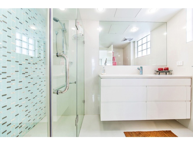 1/85 Marine Parade, Redcliffe QLD 4020