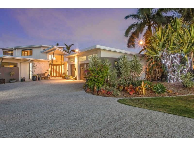 2 Thistle Court, Newport QLD 4020