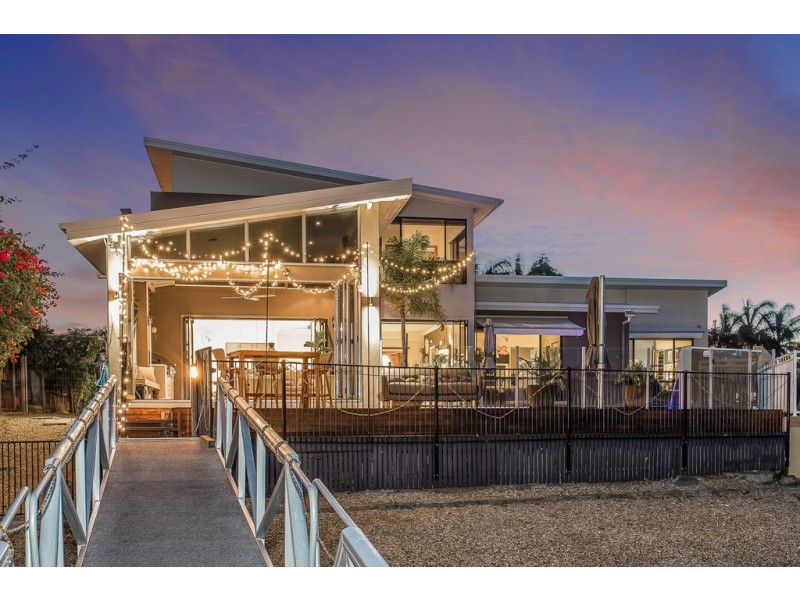 2 Thistle Court, Newport QLD 4020