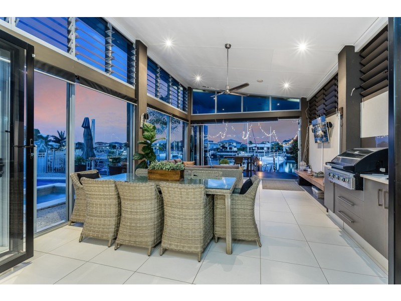 2 Thistle Court, Newport QLD 4020