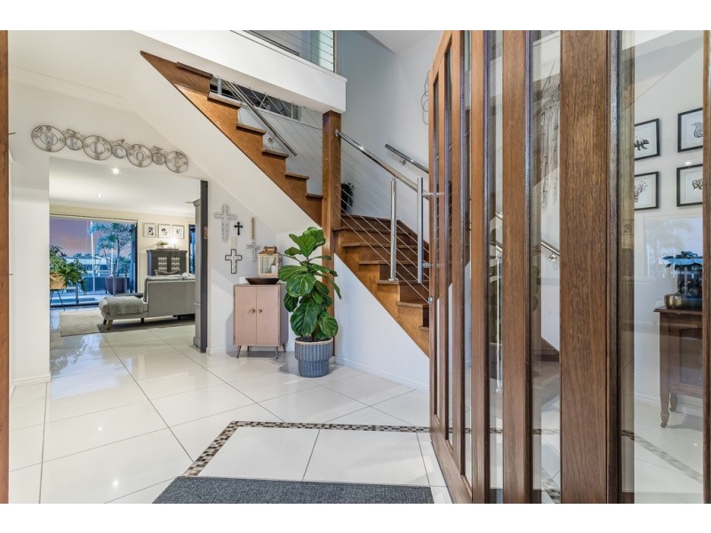 2 Thistle Court, Newport QLD 4020