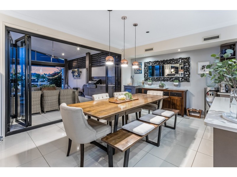 2 Thistle Court, Newport QLD 4020