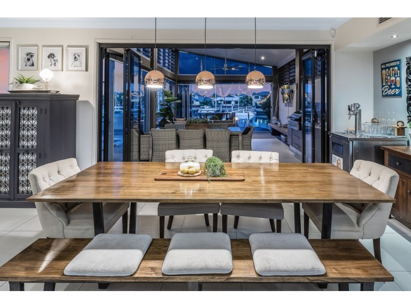 2 Thistle Court, Newport QLD 4020