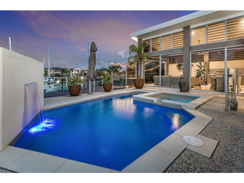 2 Thistle Court, Newport QLD 4020