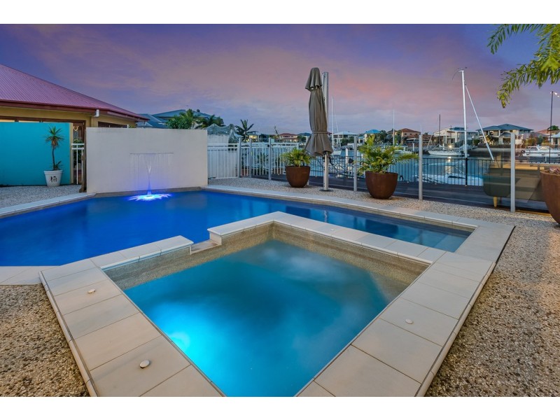 2 Thistle Court, Newport QLD 4020