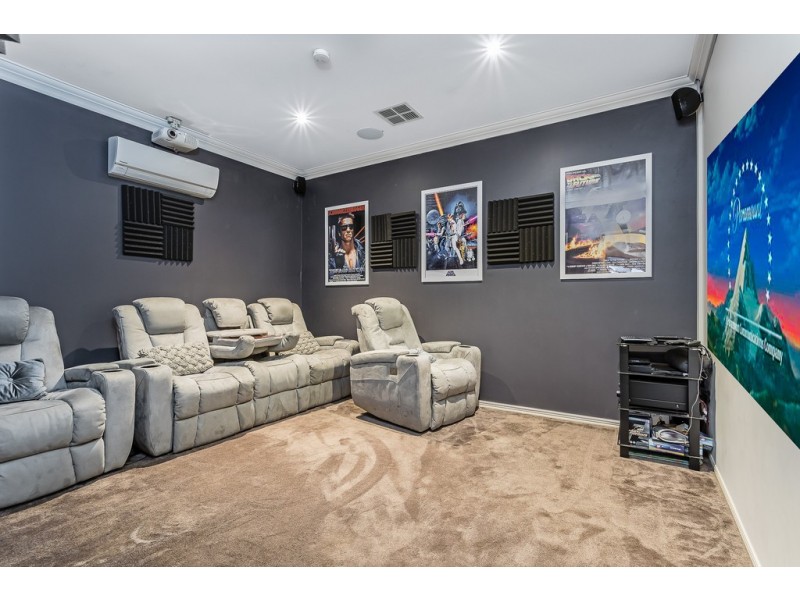 2 Thistle Court, Newport QLD 4020