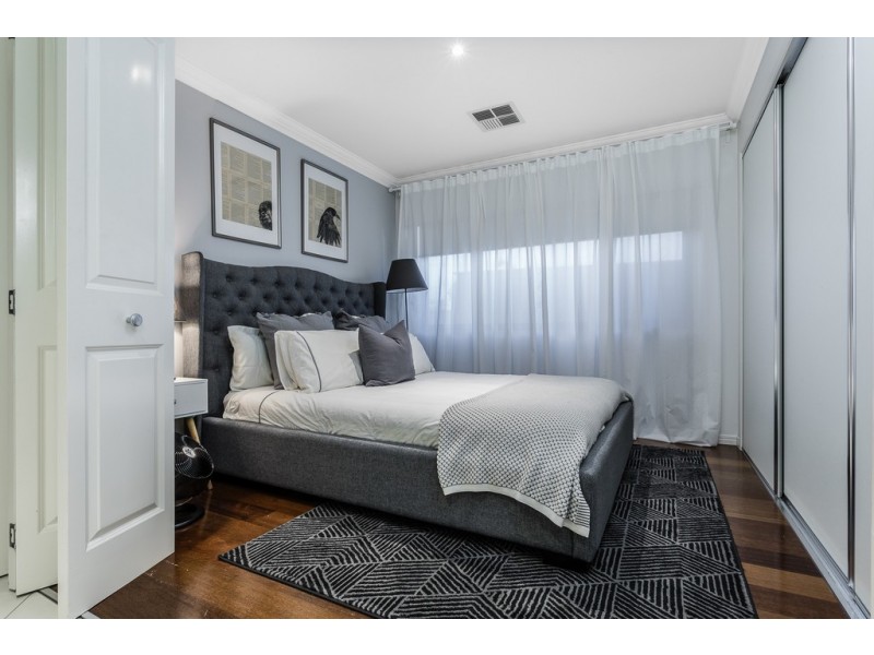 2 Thistle Court, Newport QLD 4020