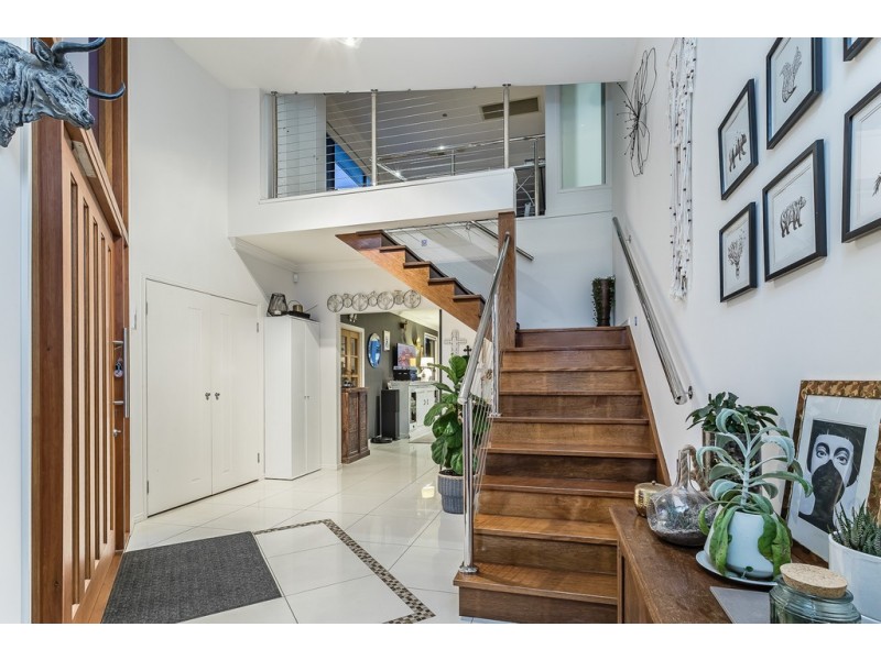 2 Thistle Court, Newport QLD 4020