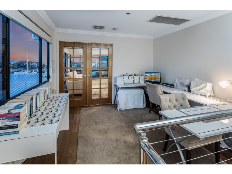 2 Thistle Court, Newport QLD 4020