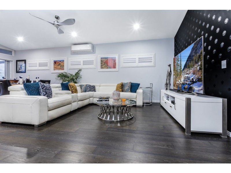 196 Hornibrook Esp, Woody Point QLD 4019