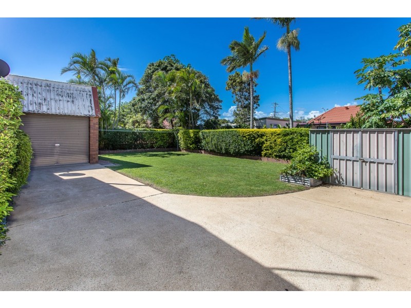11 JOANNA ST, Clontarf QLD 4019