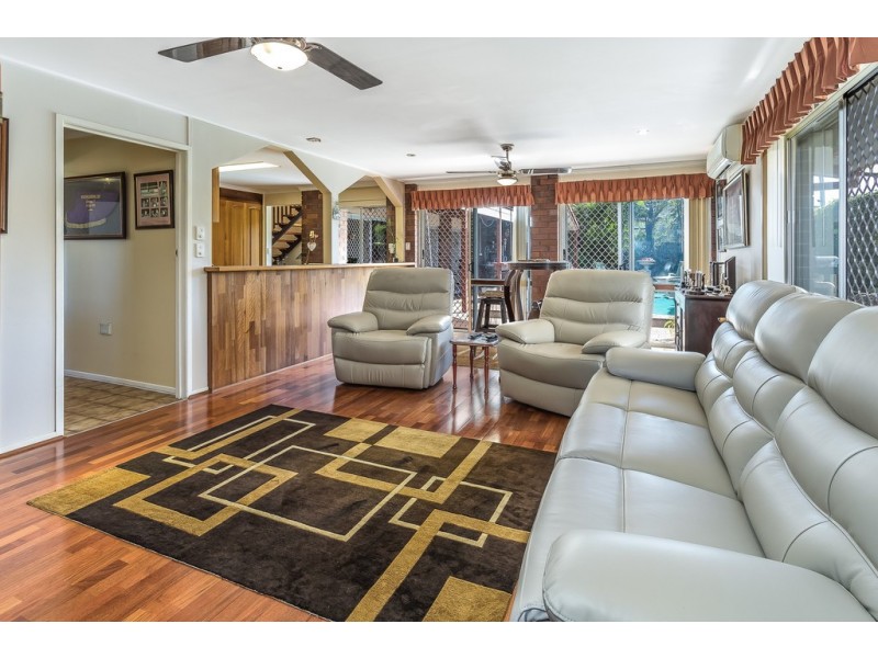 11 JOANNA ST, Clontarf QLD 4019