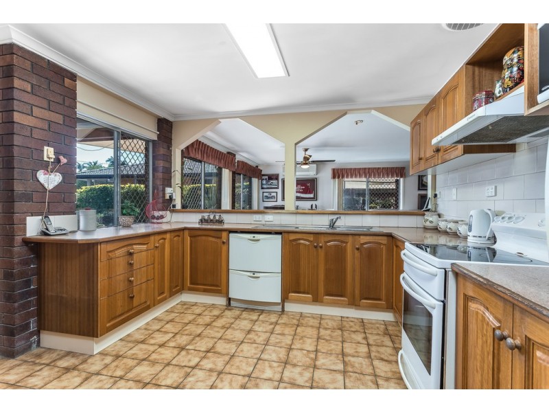 11 JOANNA ST, Clontarf QLD 4019