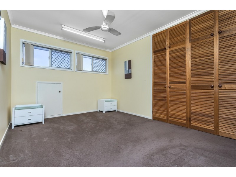 11 JOANNA ST, Clontarf QLD 4019