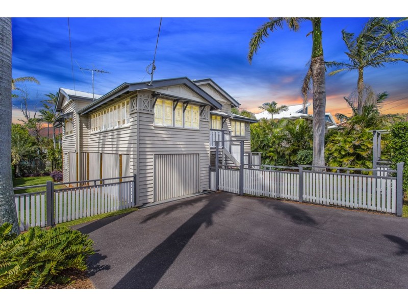 10 Margaret st, Scarborough QLD 4020