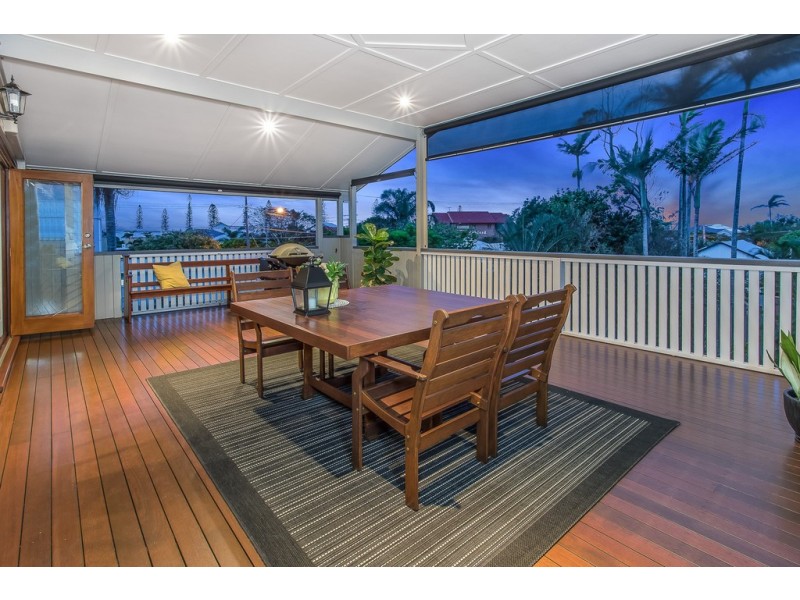 10 Margaret st, Scarborough QLD 4020